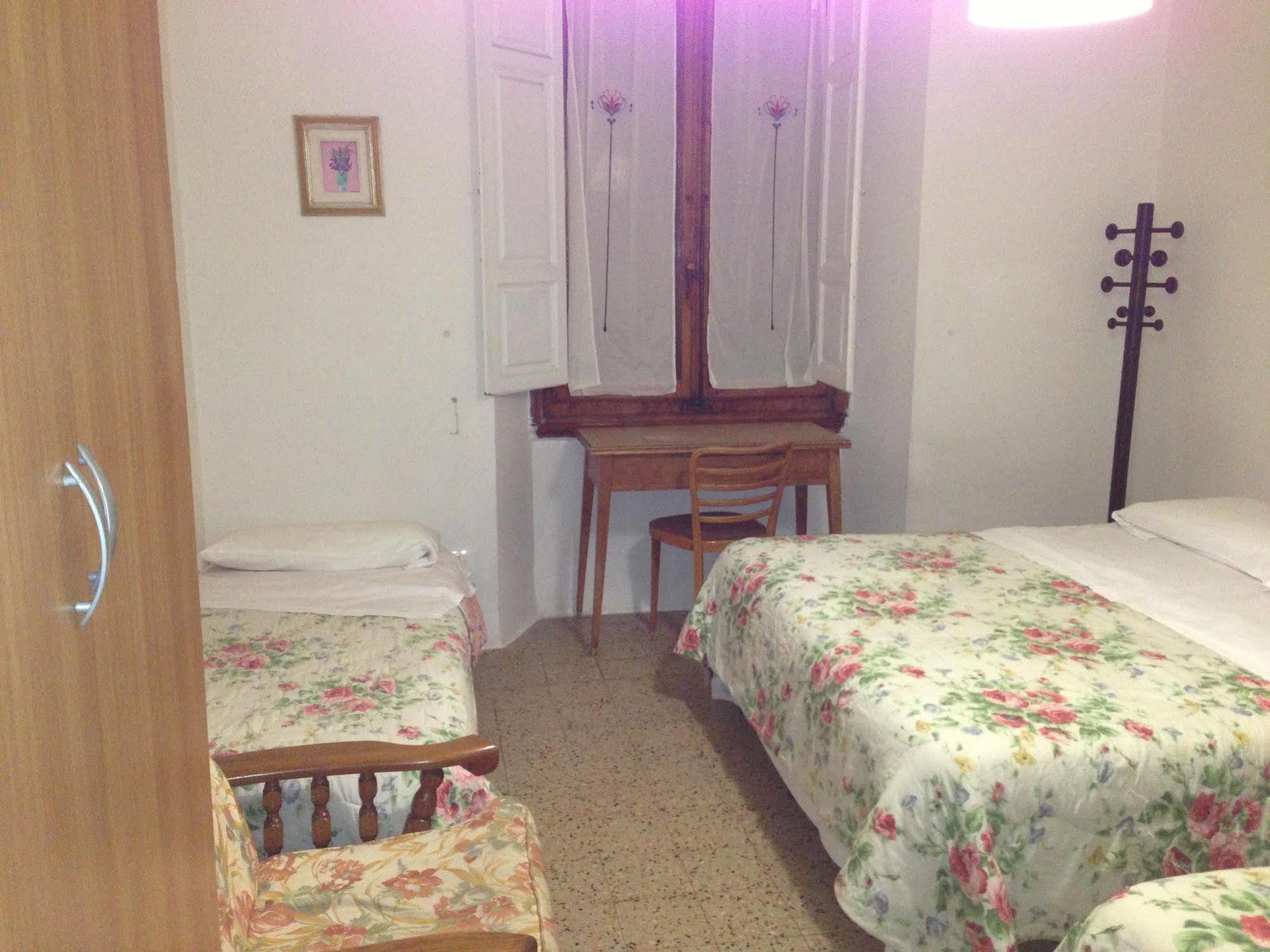 Hostel Veronique Firenze Eksteriør billede