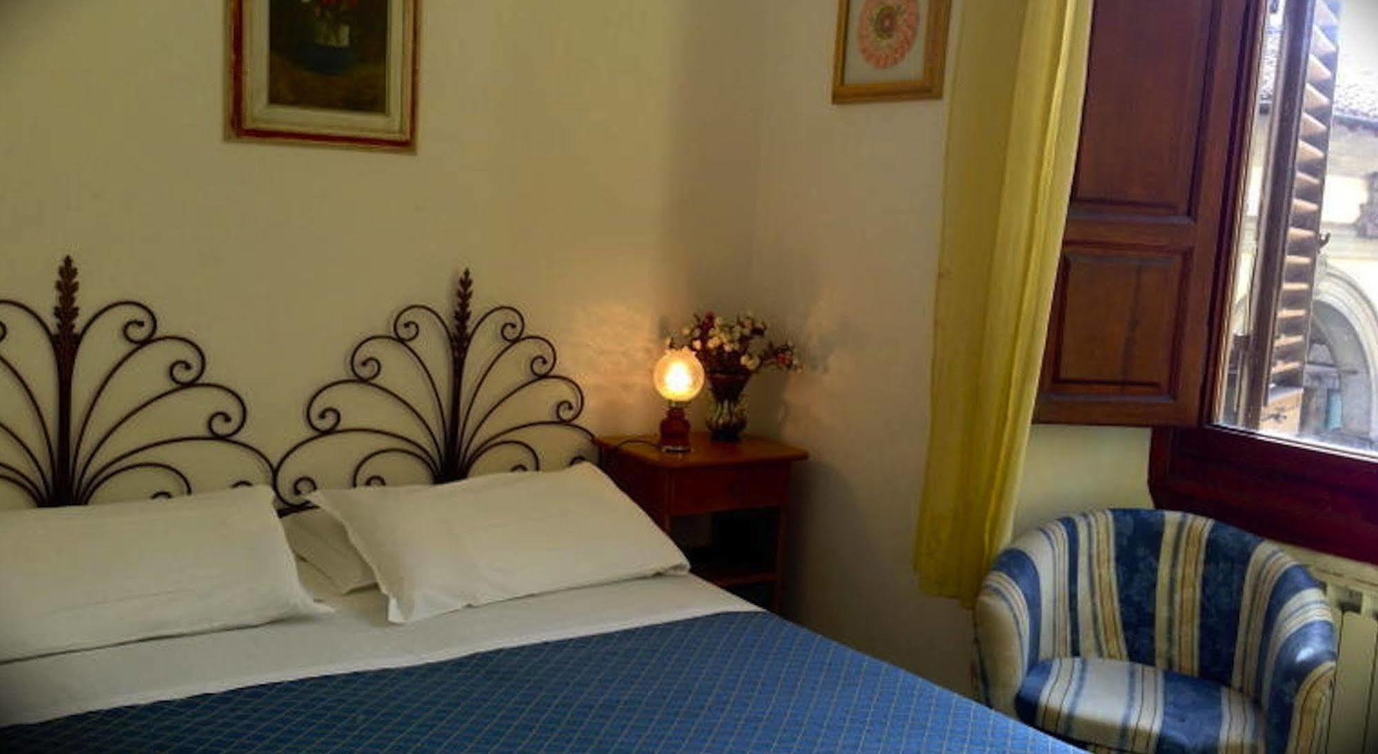 Hostel Veronique Firenze Eksteriør billede